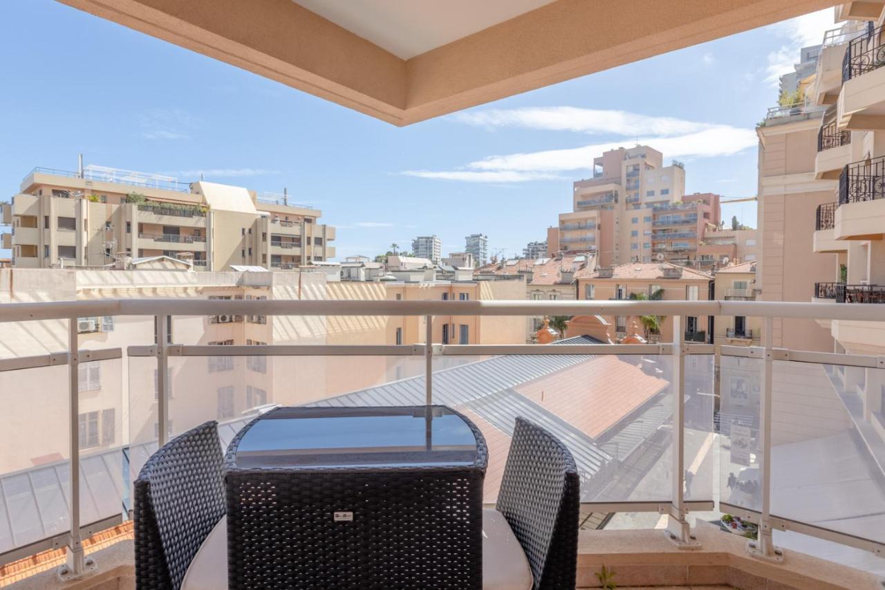 Luxury Studio Renovated 2024 With Free Parking Босолей Экстерьер фото