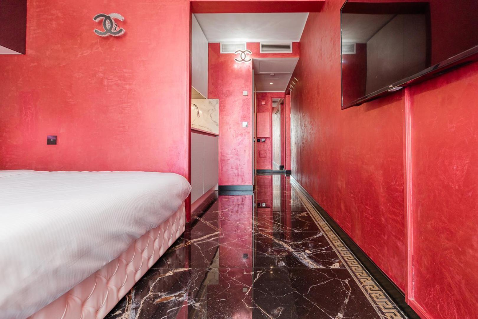 Luxury Studio Renovated 2024 With Free Parking Босолей Экстерьер фото