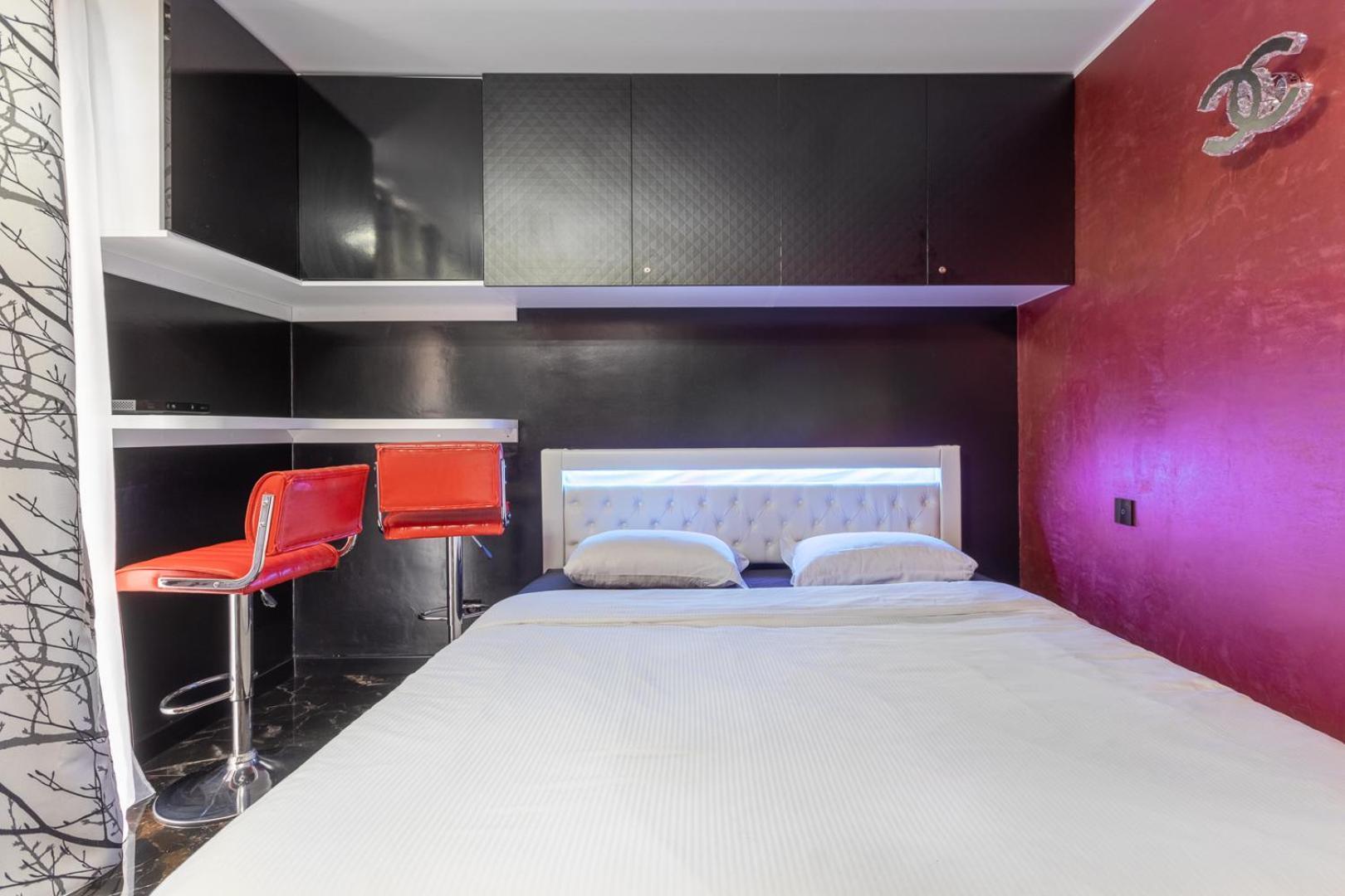 Luxury Studio Renovated 2024 With Free Parking Босолей Экстерьер фото