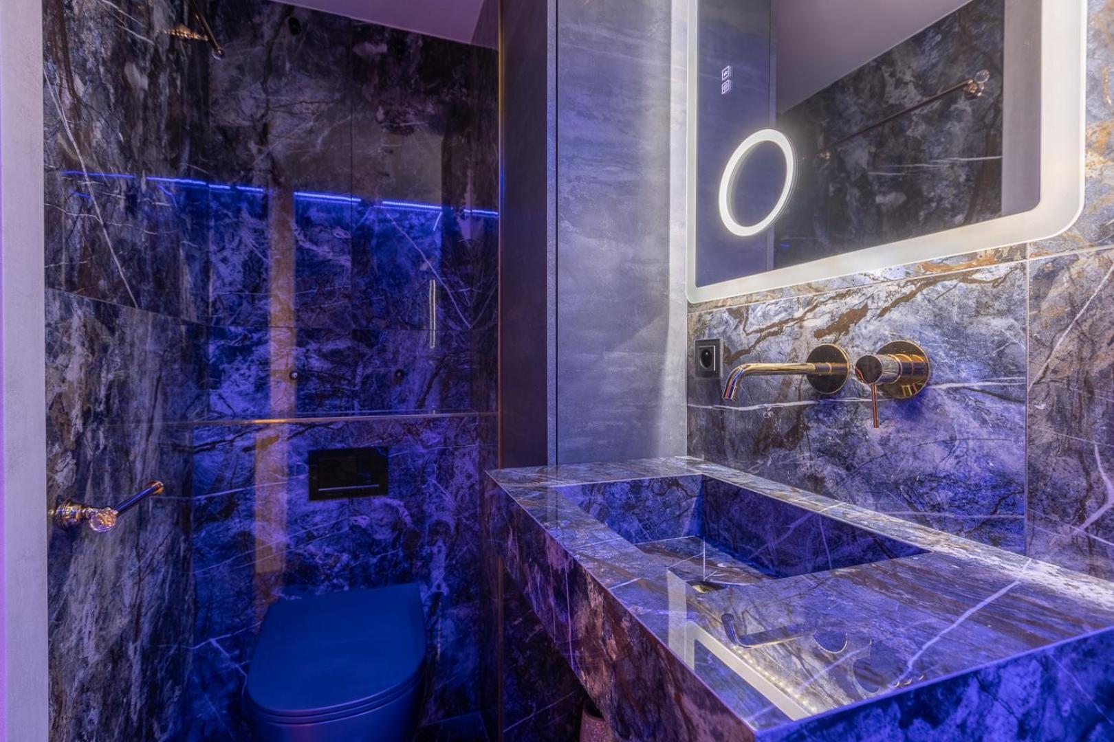 Luxury Studio Renovated 2024 With Free Parking Босолей Экстерьер фото